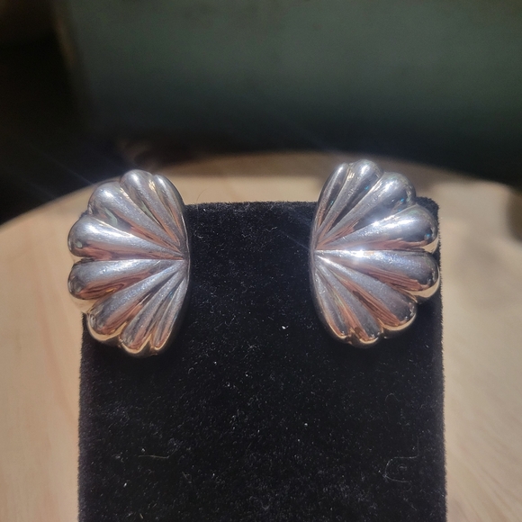 Vintage 80's Sterling Clamshell Earrings - Picture 2 of 3